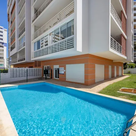 Lumi - With Pool & Garden View דירה