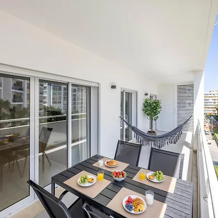 דירה Lumi - With Pool & Garden View *
